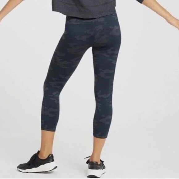 Spanx Camo Cropped Lamn Leggings women’s size L large - Picture 2 of 3